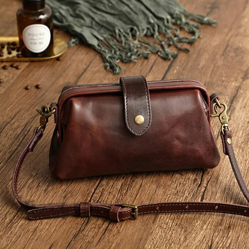 Eleanor | Elegant and spacious bag in warm cognac shade for everyday use