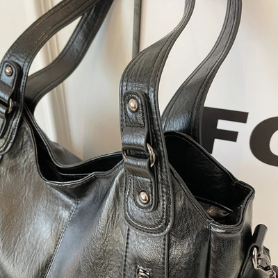 Beatrice | Elegant Shoulder Bag for Style-Conscious Carriers