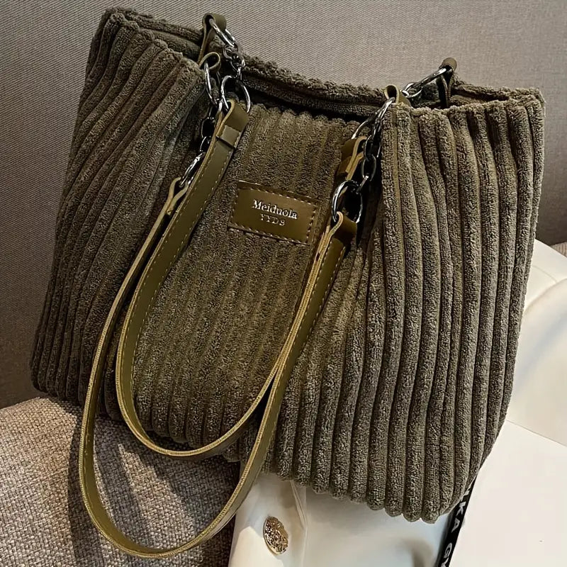 Francesca | Elegant Mink Ribbed Bag with Trendy Metal Chain