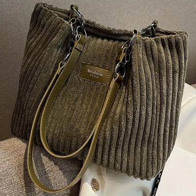 Francesca | Elegant Mink Ribbed Bag with Trendy Metal Chain
