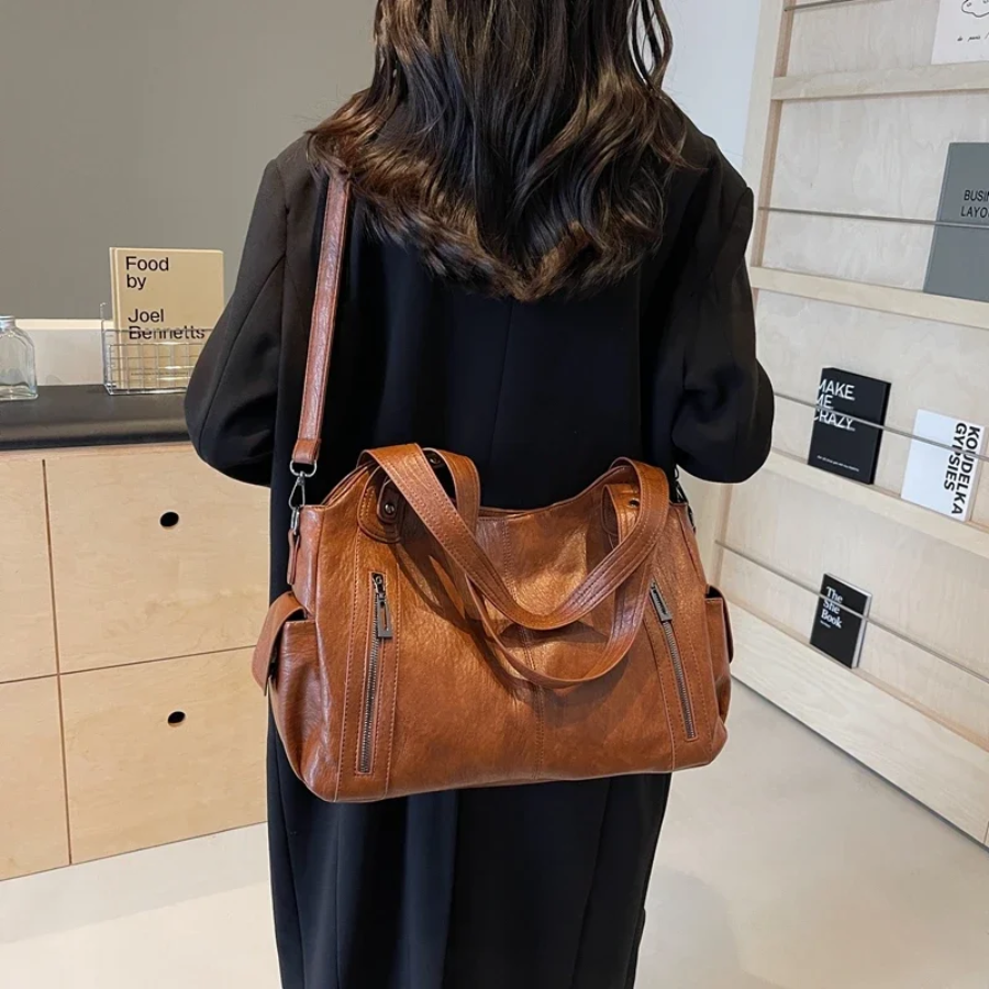Beatrice | Elegant Shoulder Bag for Style-Conscious Carriers