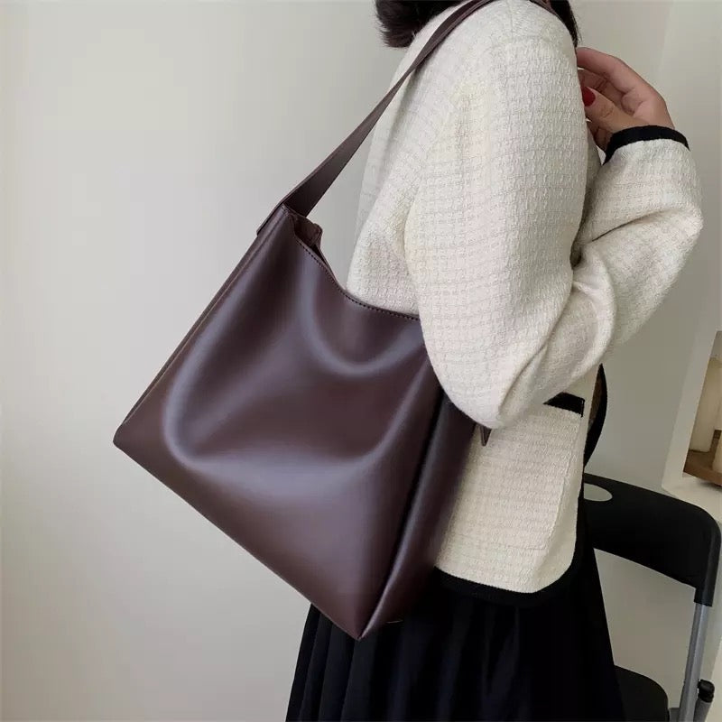 Georgina | Elegant minimalist shoulder bag with modern design for a sophisticated look