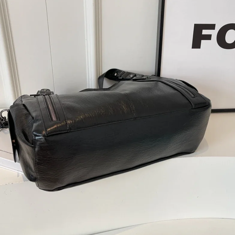 Beatrice | Elegant Shoulder Bag for Style-Conscious Carriers