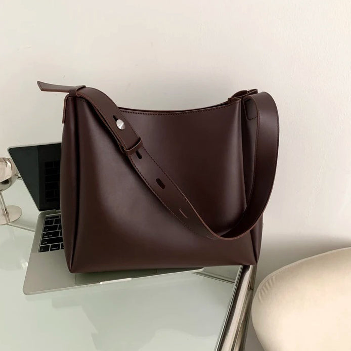Georgina | Elegant minimalist shoulder bag with modern design for a sophisticated look