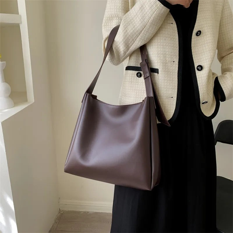 Georgina | Elegant minimalist shoulder bag with modern design for a sophisticated look