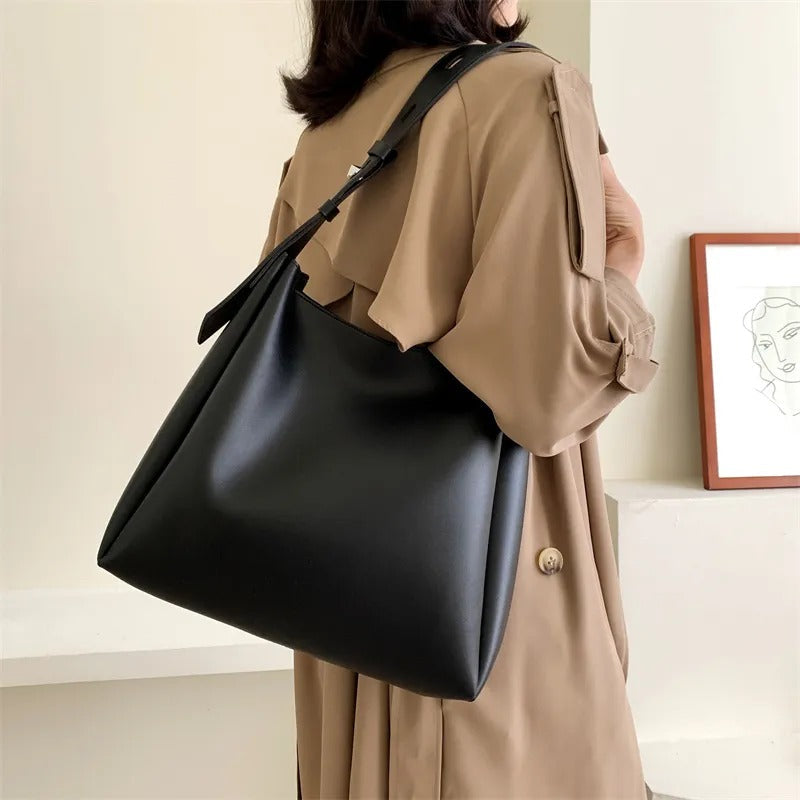 Georgina | Elegant minimalist shoulder bag with modern design for a sophisticated look