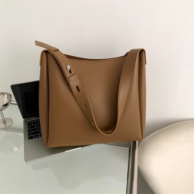 Georgina | Elegant minimalist shoulder bag with modern design for a sophisticated look
