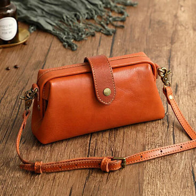 Eleanor | Elegant and spacious bag in warm cognac shade for everyday use