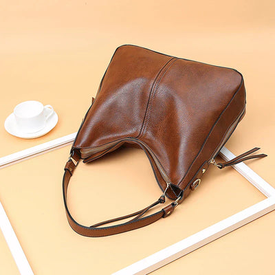 Christine | Elegant and Spacious Everyday Bag in Timeless Black Design for Stylish Days