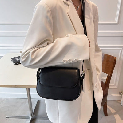 Sarah | Elegant shoulder bag in sophisticated nude tone for stylish use