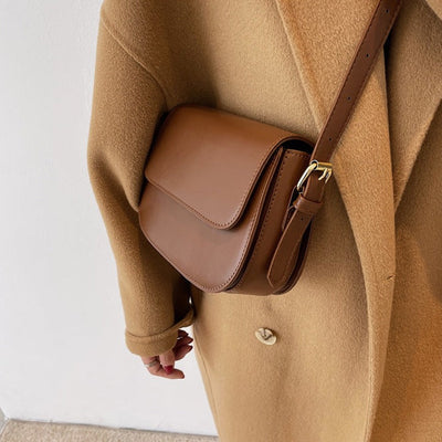 Sarah | Elegant shoulder bag in sophisticated nude tone for stylish use