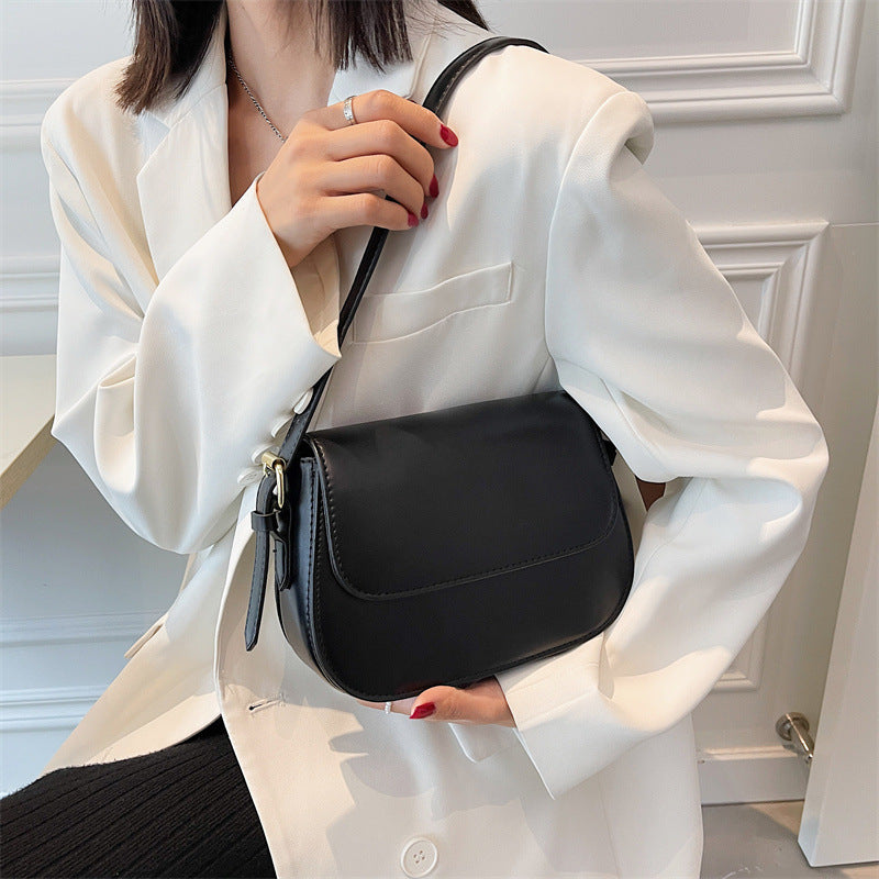 Sarah | Elegant shoulder bag in sophisticated nude tone for stylish use