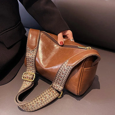 Katie | Elegant and modern shoulder bag with trendy strap