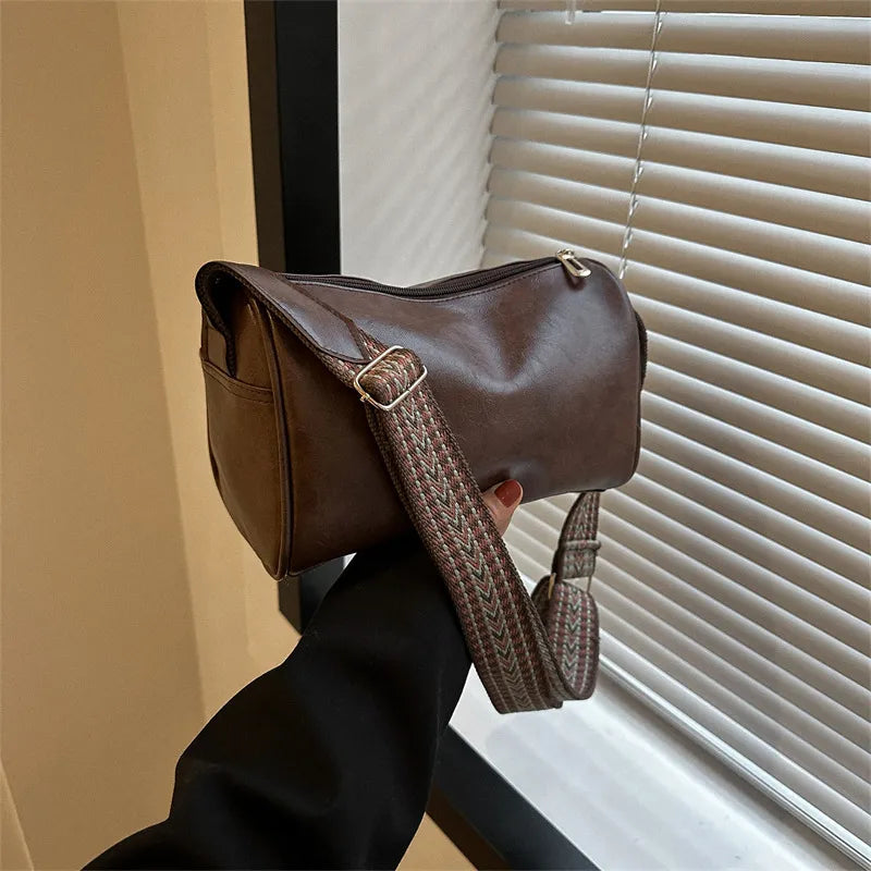 Katie | Elegant and modern shoulder bag with trendy strap