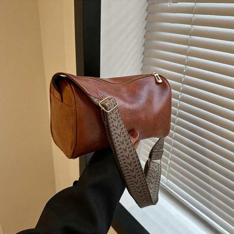 Katie | Elegant and modern shoulder bag with trendy strap