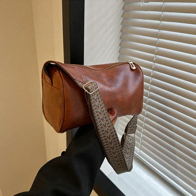 Katie | Elegant and modern shoulder bag with trendy strap