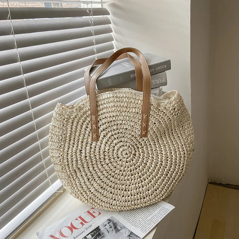 Arnora | Elegant round woven handbag with stylish faux leather straps