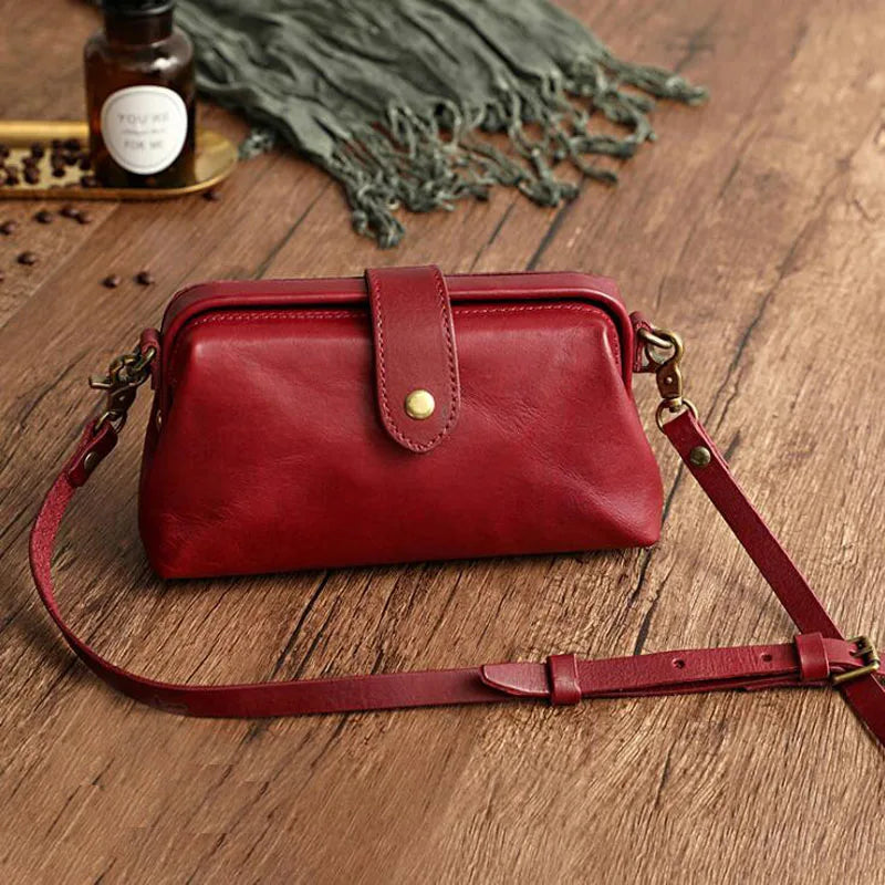 Eleanor | Elegant and spacious bag in warm cognac shade for everyday use