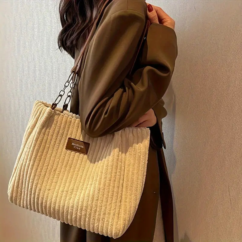 Francesca | Elegant Mink Ribbed Bag with Trendy Metal Chain