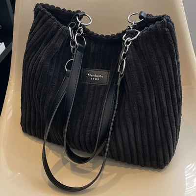 Francesca | Elegant Mink Ribbed Bag with Trendy Metal Chain