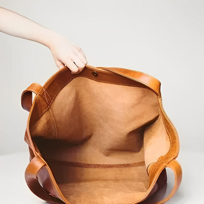 Caroline | Elegant and Spacious Classic Handbags for Every Occasion