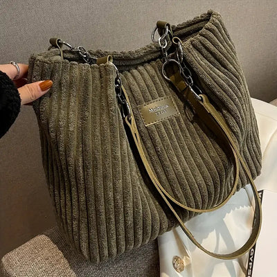 Francesca | Elegant Mink Ribbed Bag with Trendy Metal Chain