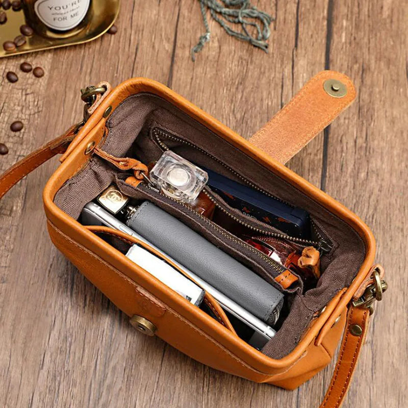 Eleanor | Elegant and spacious bag in warm cognac shade for everyday use